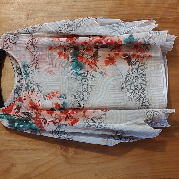 G Collection Pretty White Red Green Sheer Embellished Floral Layered Blouse 3X - Picture 1 of 11